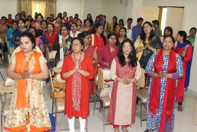 Maharishi Sahasrasheersha Devi Mandal, ladies wing of Maharishi World Peace Movement has celebrated International Women Day 2018 at Maharishi Bliss Residency Bhopal. Guru Pujan audiance.